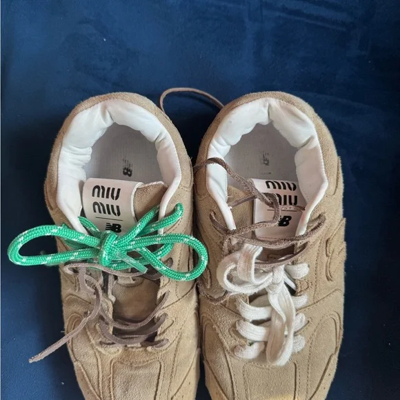 Miu Miu x New Balance Sneakers - Picture 5 of 9